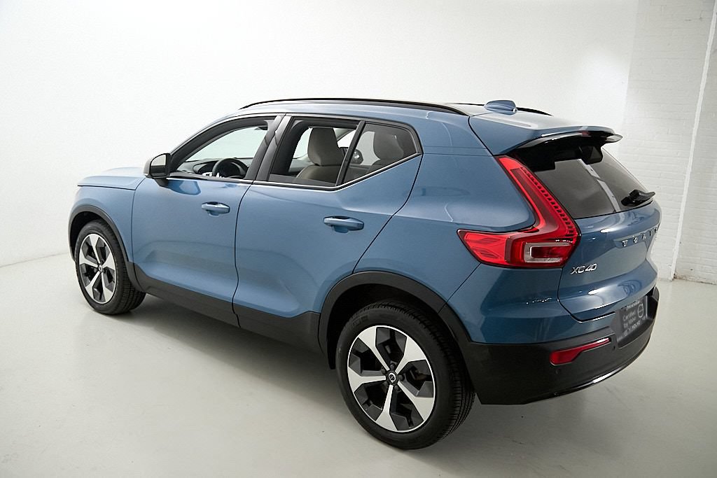 Used 2023 Volvo XC40 B5 Plus w/ Protection Package Premier AWD/4WD image 8