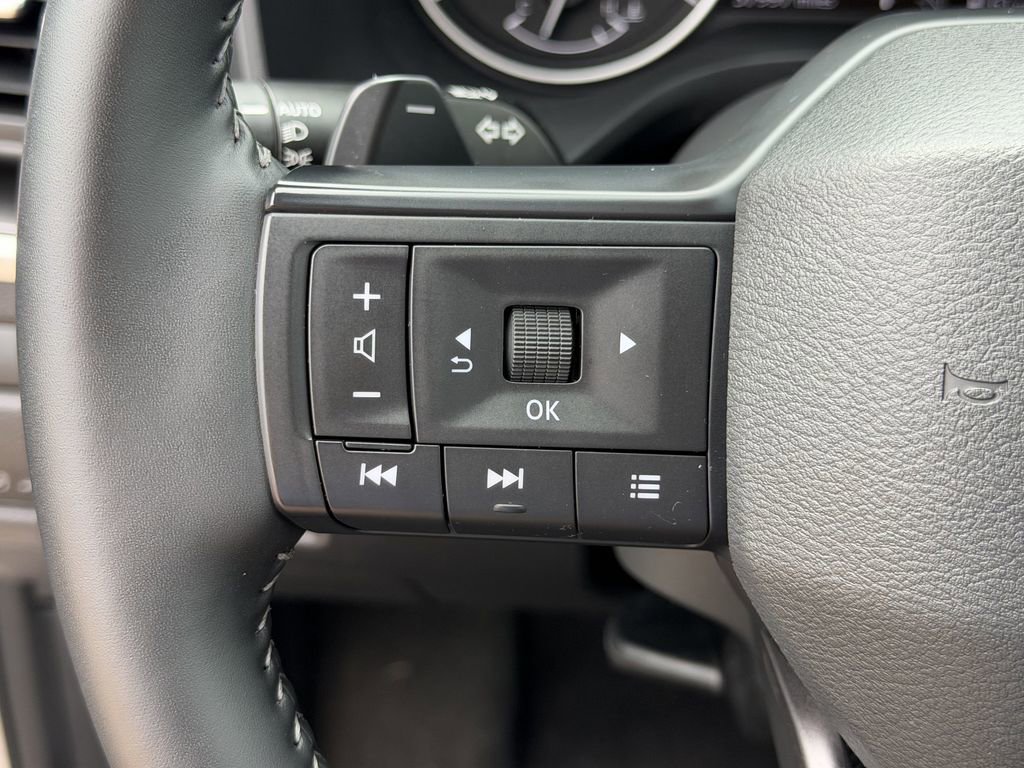 Used 2025 Nissan Rogue SV AWD/4WD image 24