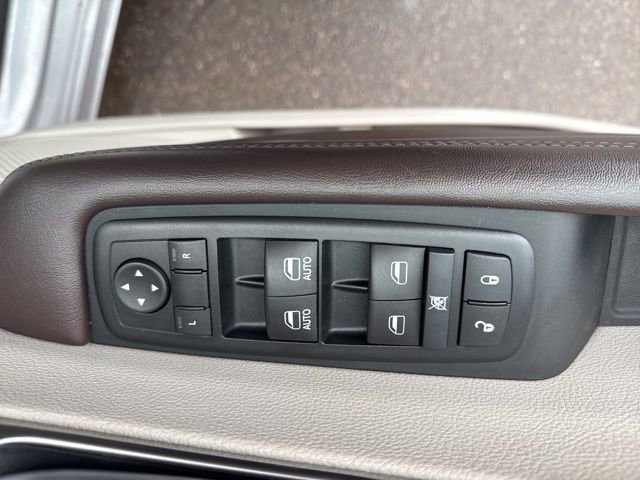 Used 2017 Chrysler Pacifica Touring image 19