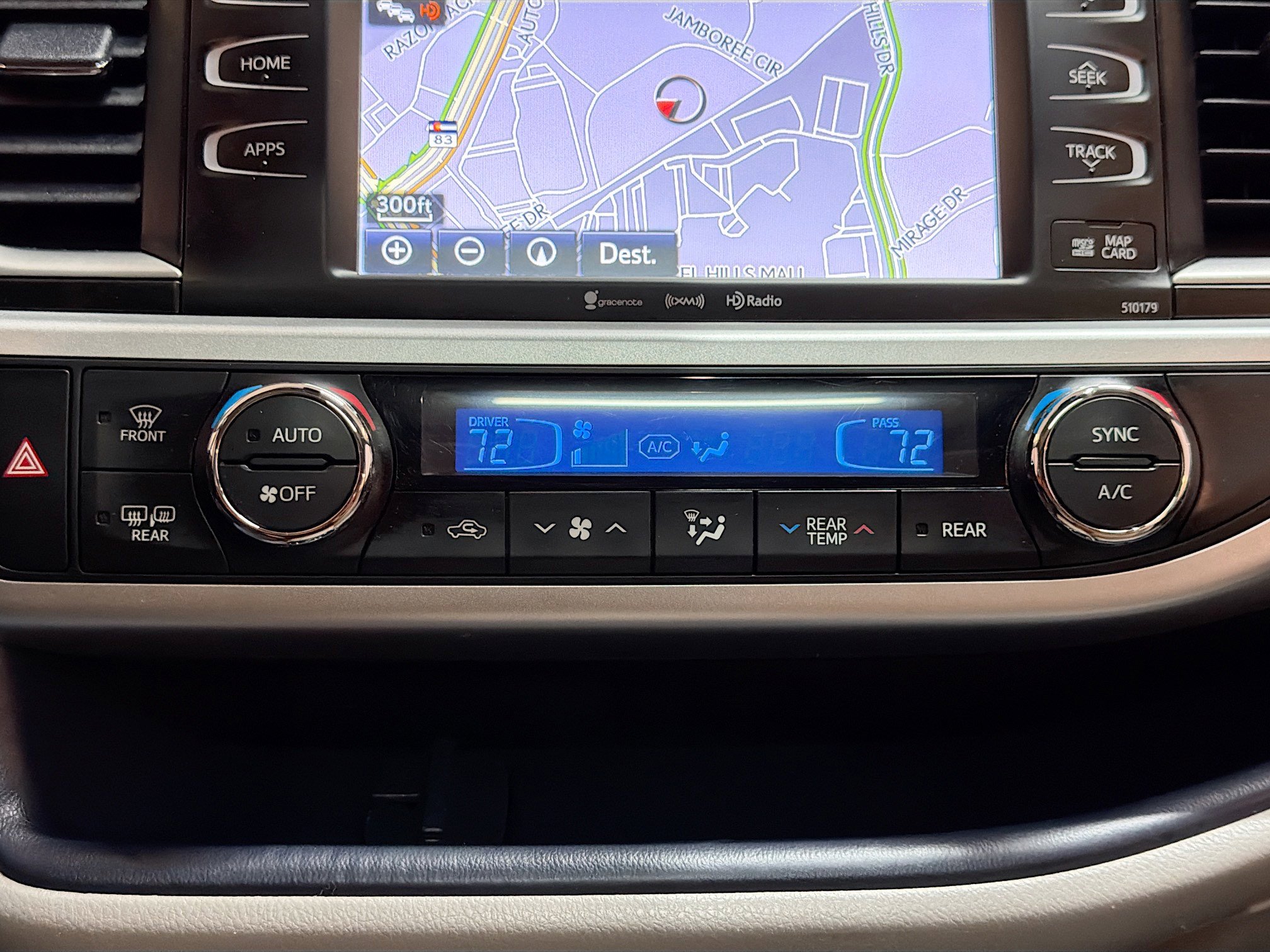 Used 2018 Toyota Highlander XLE image 24