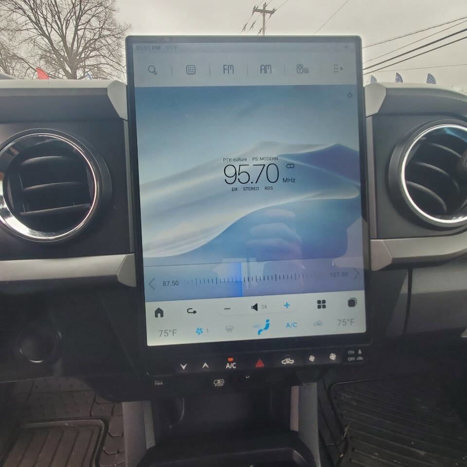 Used 2018 Toyota Tacoma SR5 image 24