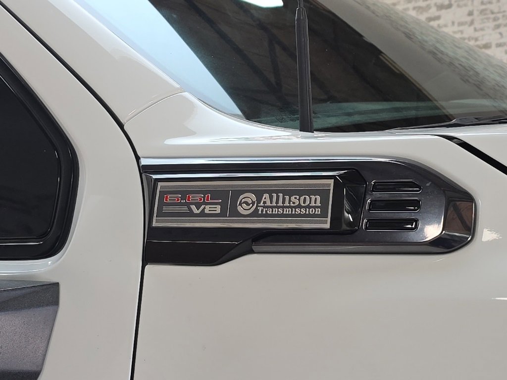 Used 2024 GMC Sierra 2500 AT4 w/ Technology Package image 9