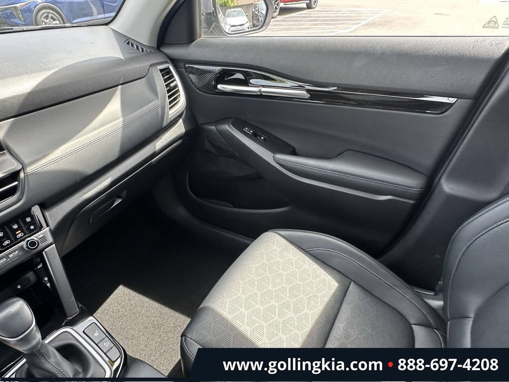 Certified 2024 Kia Seltos EX FWD image 30
