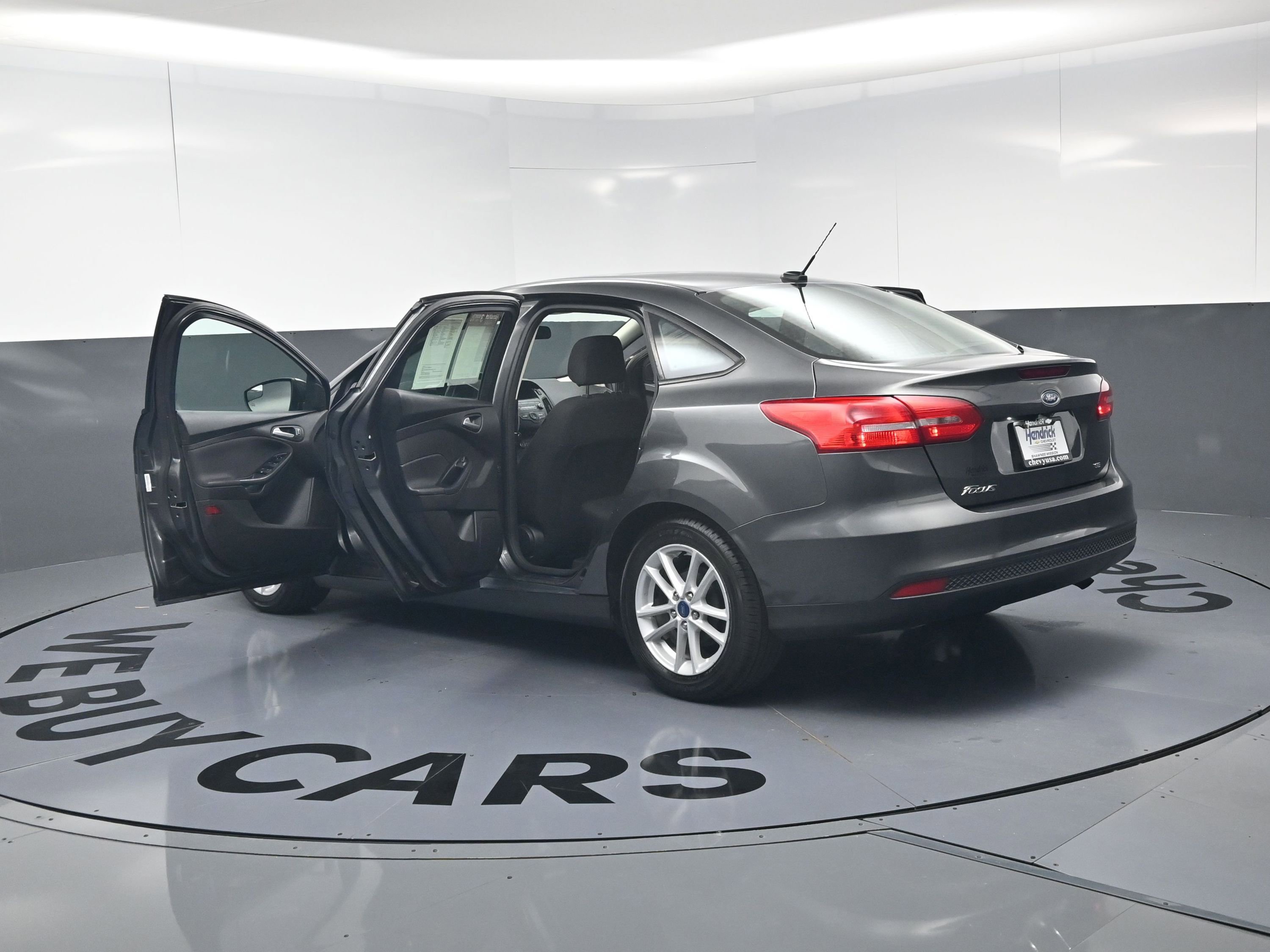 Used 2018 Ford Focus SE w/ Cold Weather Package FWD image 28