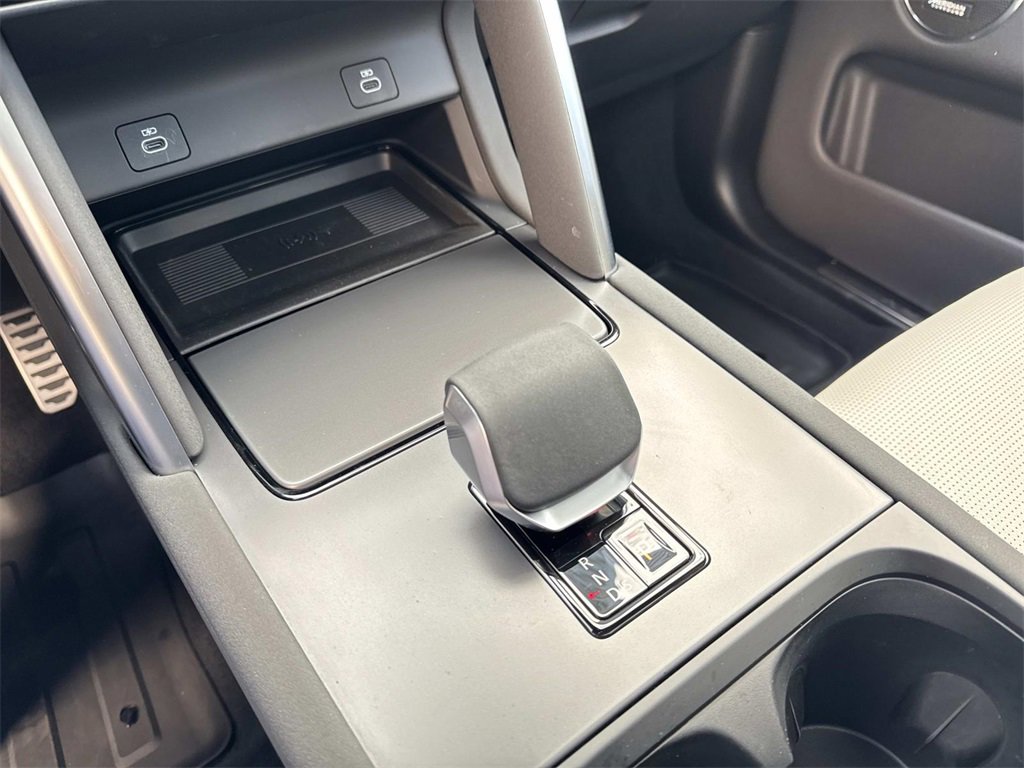 Certified 2025 Land Rover Discovery Sport Dynamic SE image 24