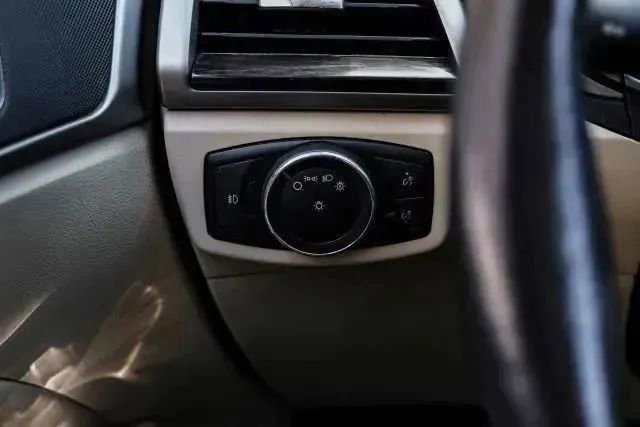 Used 2016 Ford Fusion SE w/ Equipment Group 502A image 32