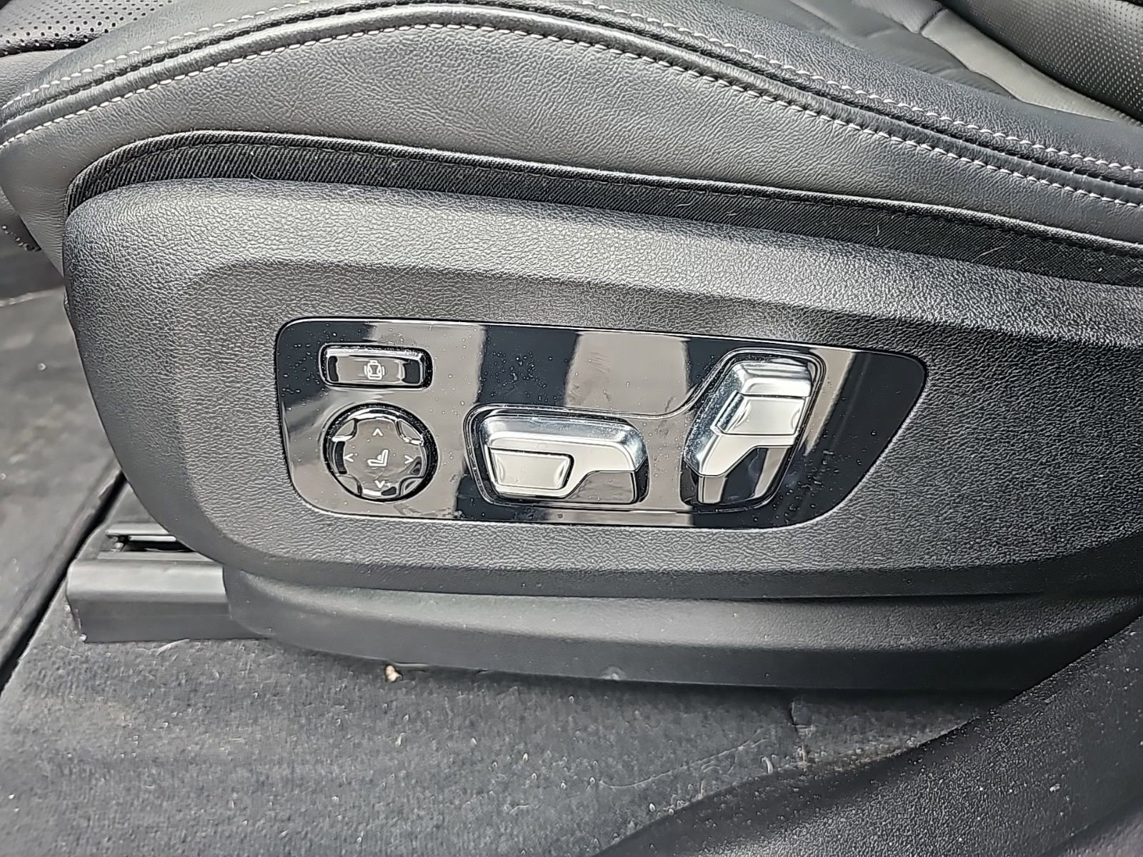 Certified 2024 BMW X5 xDrive40i w/ Premium Package image 19