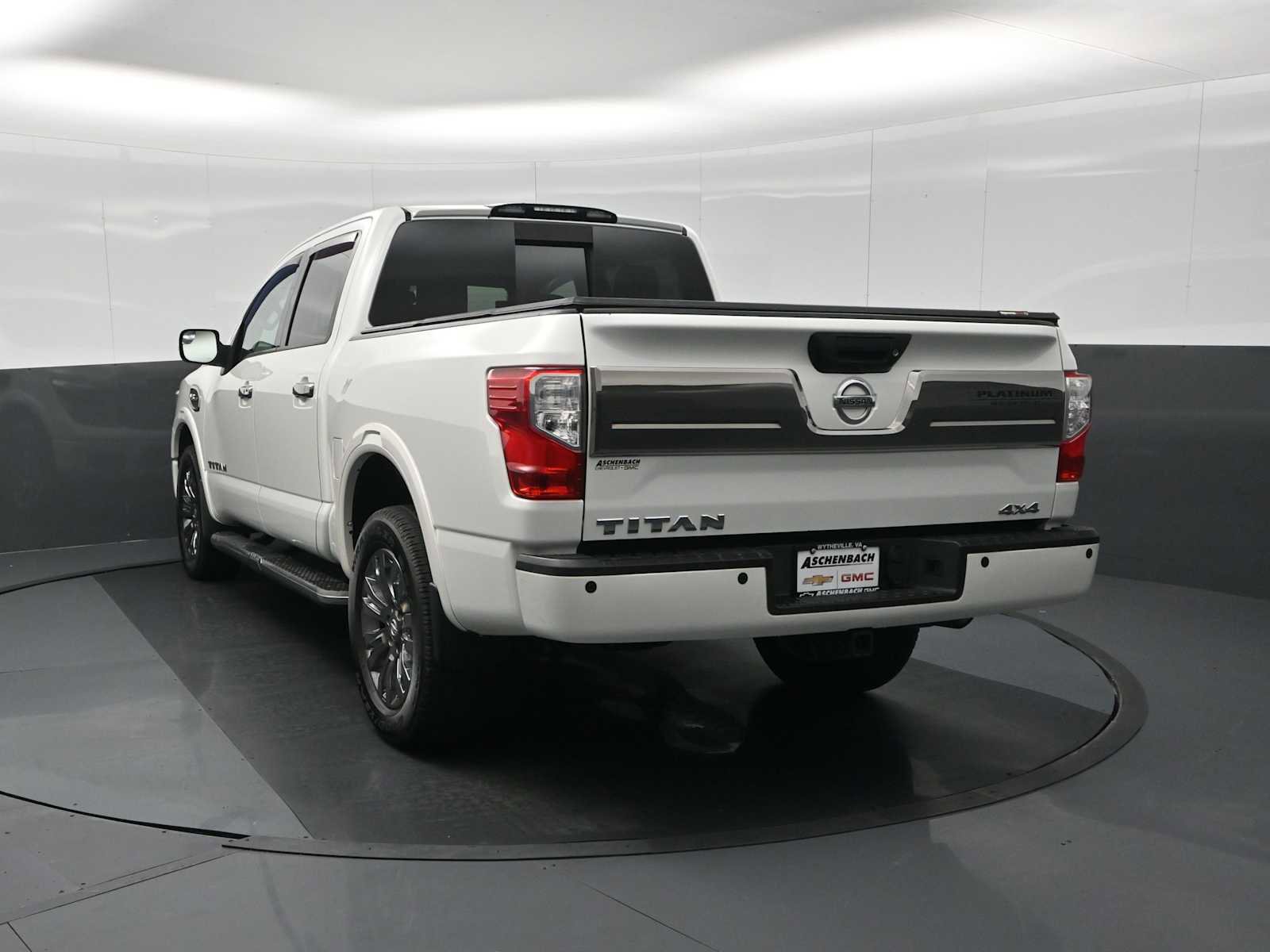 Used 2017 Nissan Titan Platinum Reserve image 7