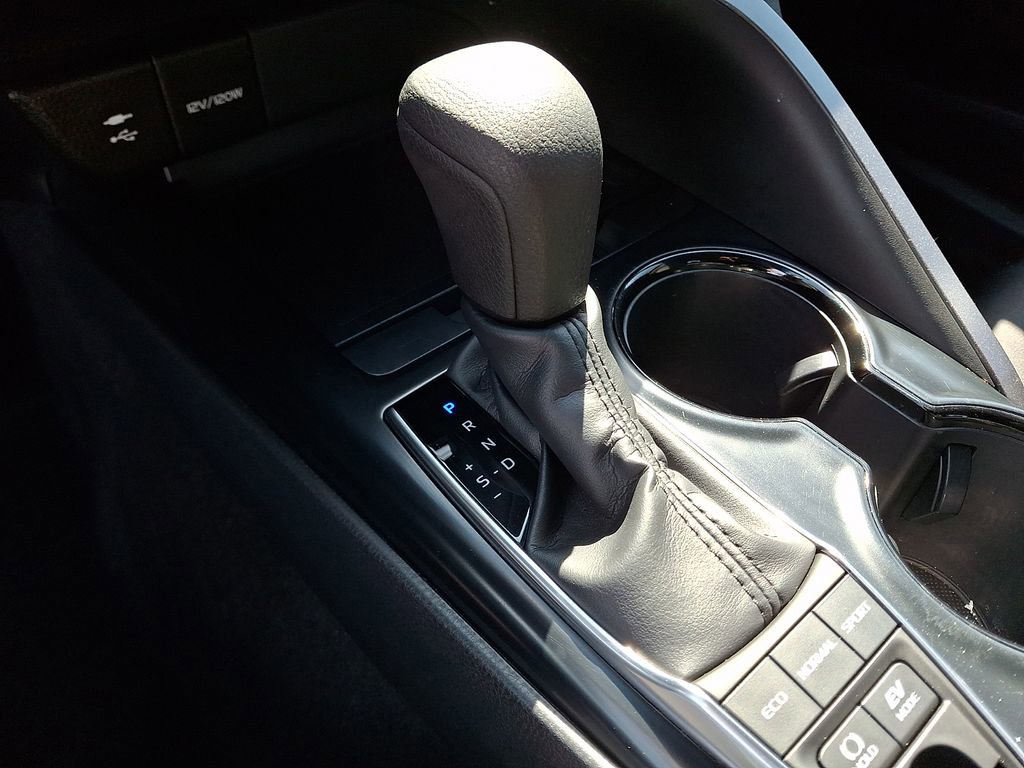 Used 2019 Toyota Camry LE FWD image 14