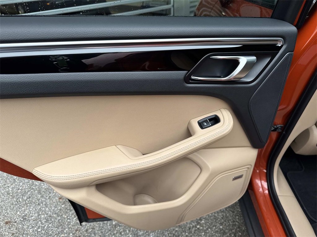 Used 2024 Porsche Macan image 12