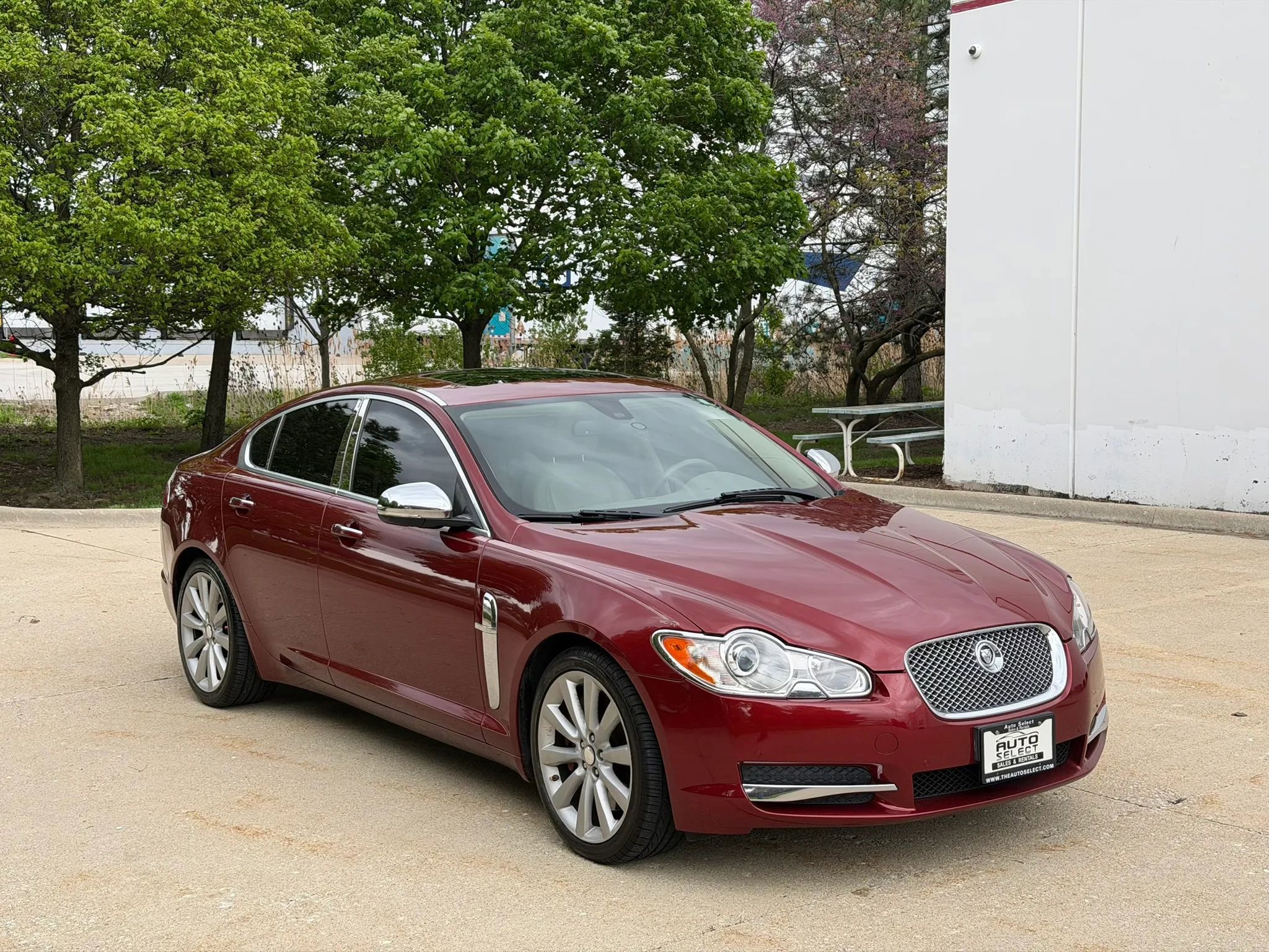 Used 2011 Jaguar XF Premium RWD image 3