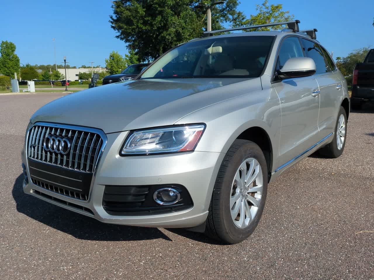 Used 2016 Audi Q5 2.0T Premium Plus w/ Technology Package AWD/4WD image 2