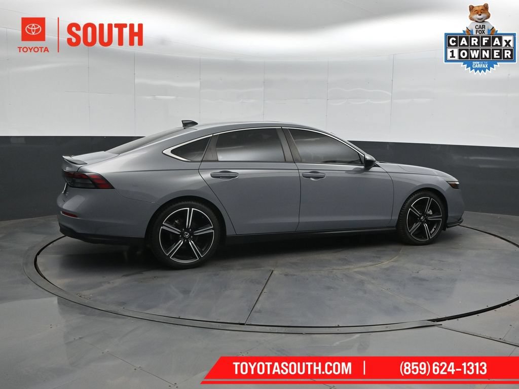 Used 2023 Honda Accord Sport image 2