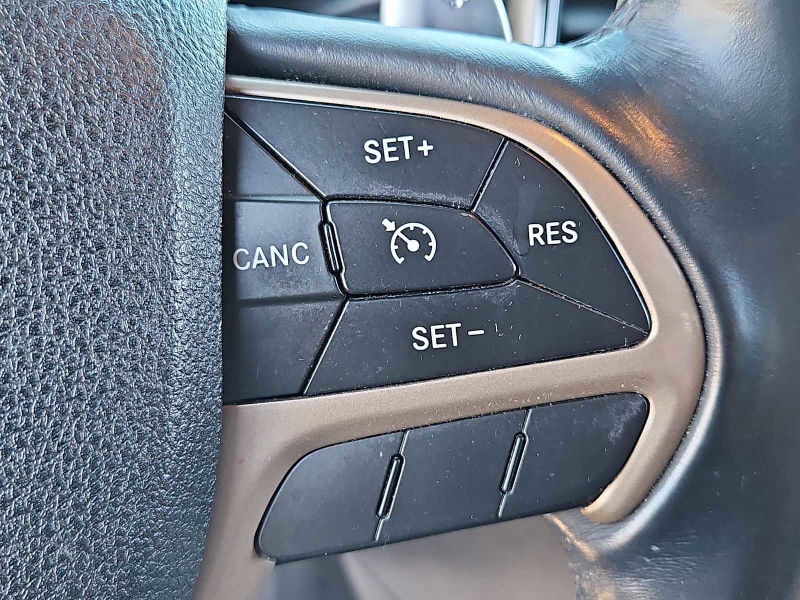 Used 2014 Jeep Grand Cherokee Laredo w/ 18" Wheel & 8.4" Radio Group image 25