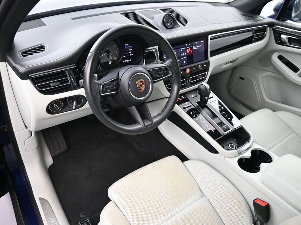 Certified 2022 Porsche Macan S image 4