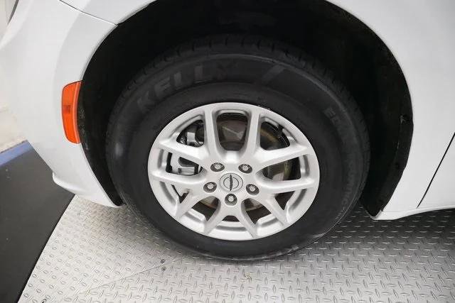 Certified 2024 Chrysler Pacifica Touring-L image 26