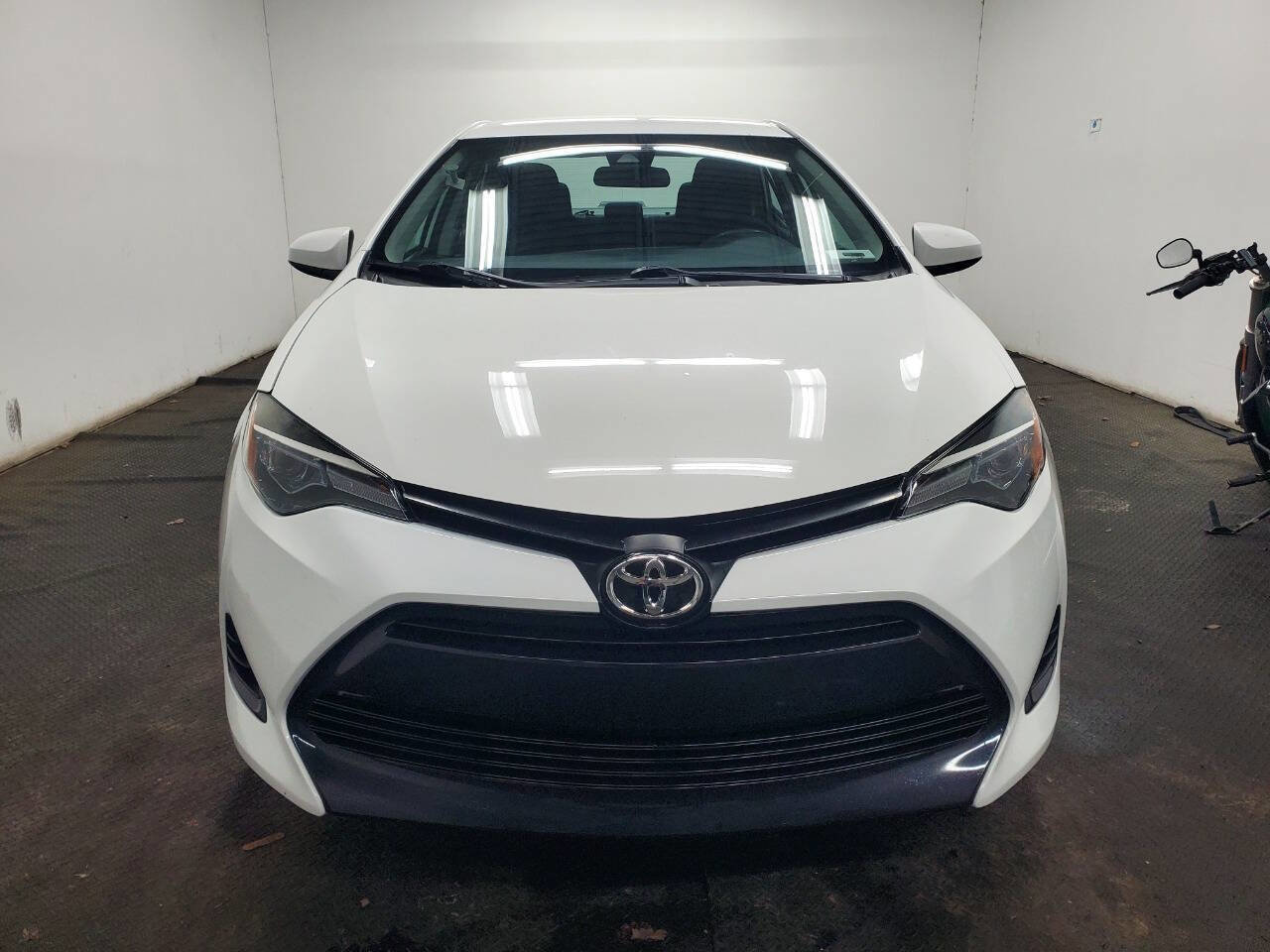 Used 2019 Toyota Corolla LE image 2