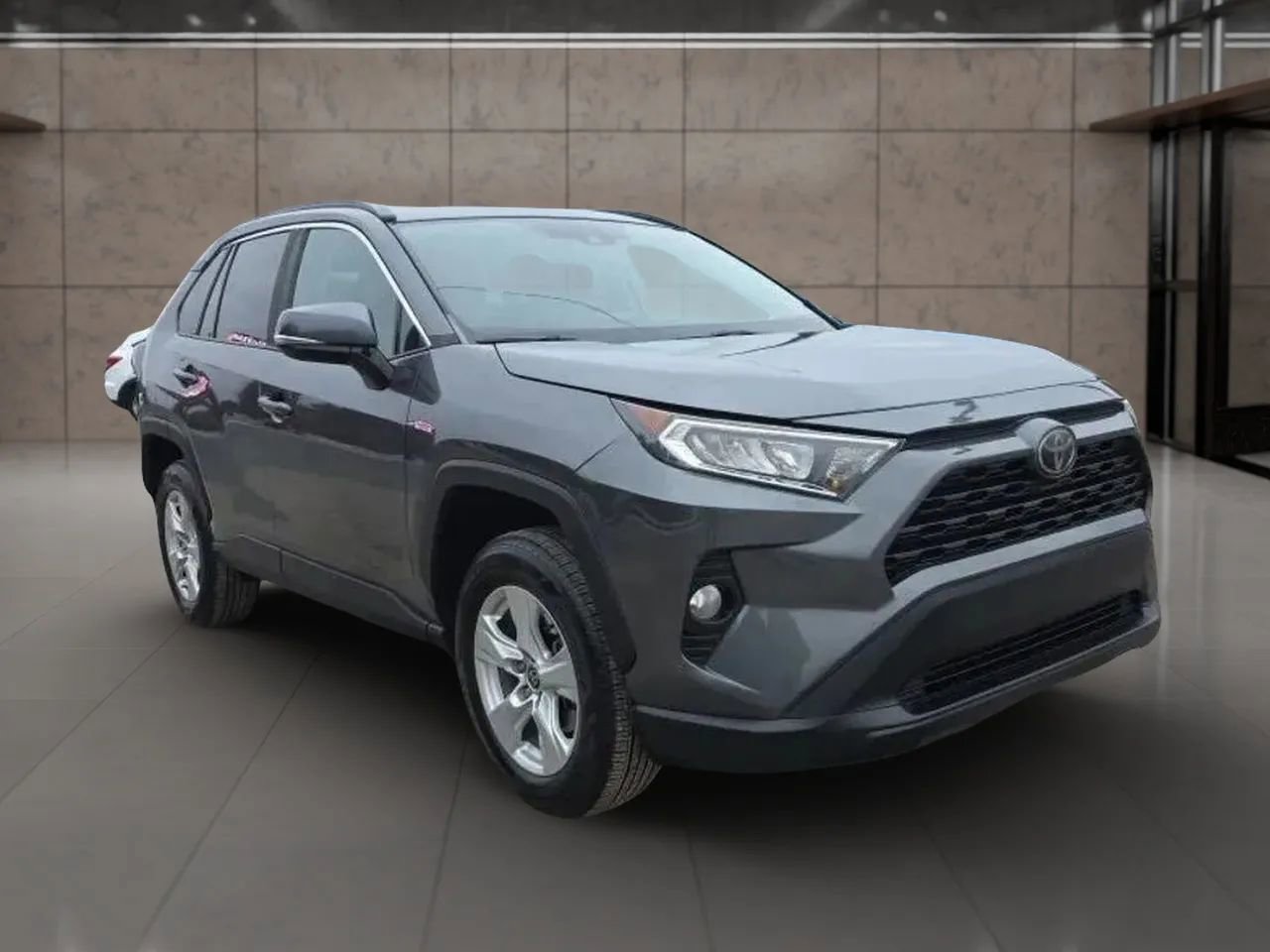 Used 2021 Toyota RAV4 XLE Premium image 3