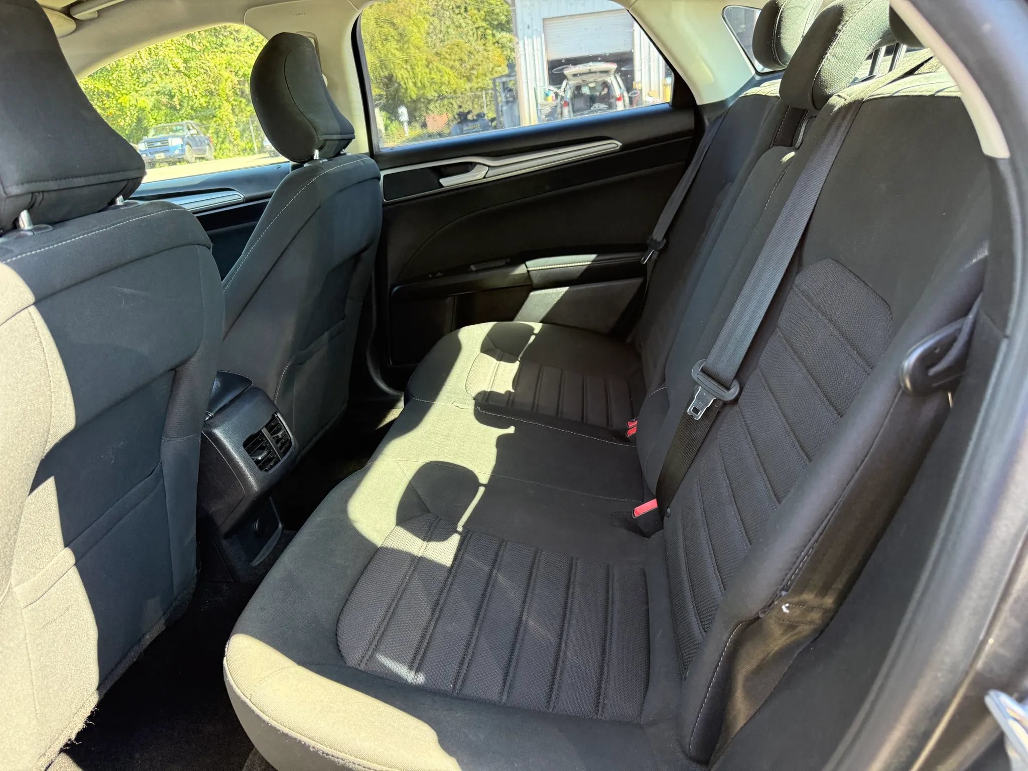 Used 2019 Ford Fusion SE FWD image 21