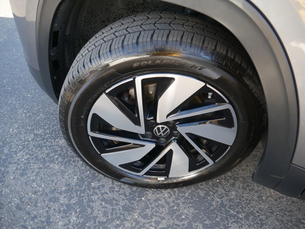 Used 2025 Volkswagen Atlas SE image 12