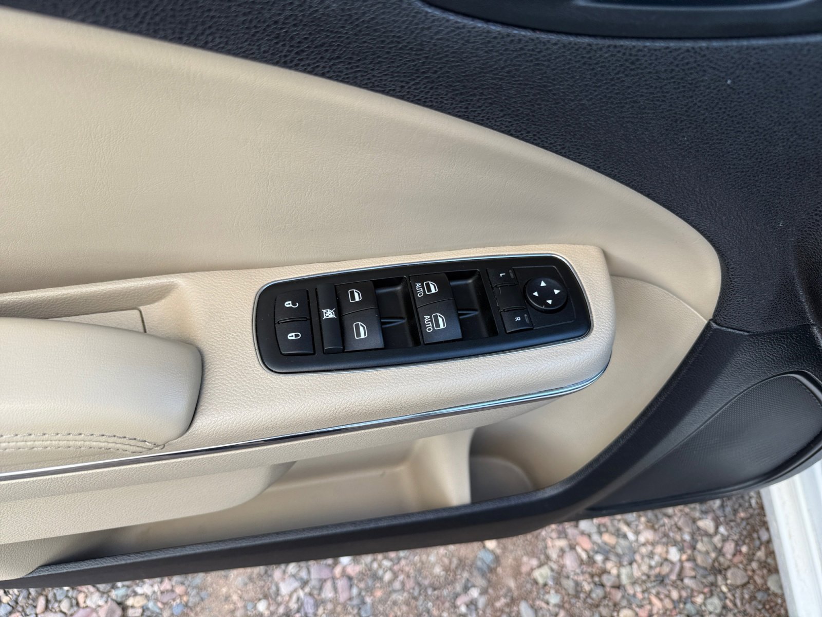 Used 2014 Dodge Charger SE image 13