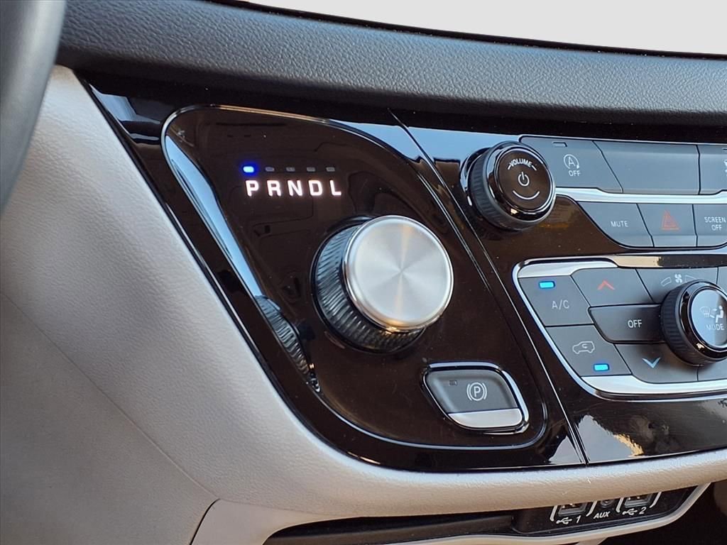 Used 2023 Chrysler Voyager LX image 14