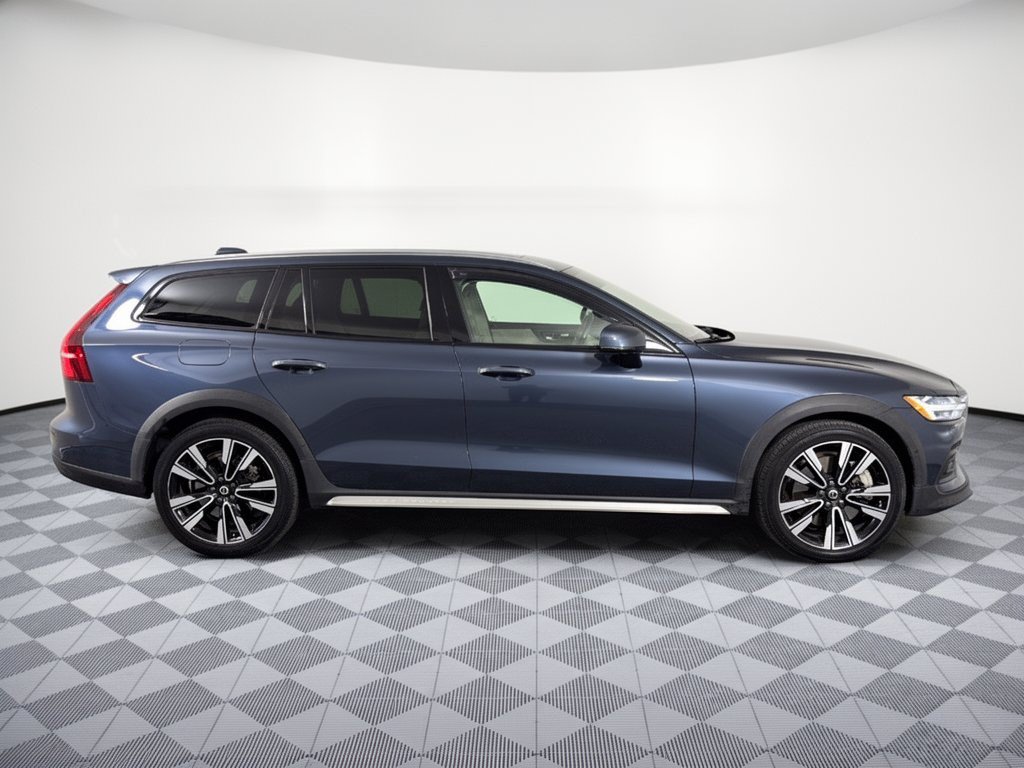 Used 2020 Volvo V60 T5 Cross Country AWD/4WD image 8