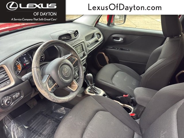 Used 2017 Jeep Renegade Latitude w/ Cold Weather Group image 16