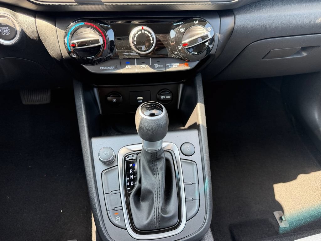 Used 2023 Hyundai Kona SEL AWD/4WD image 11