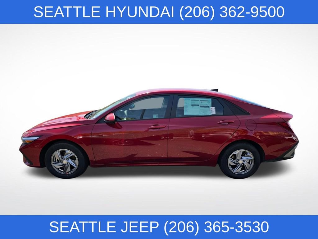Used 2025 Hyundai Elantra SE image 2