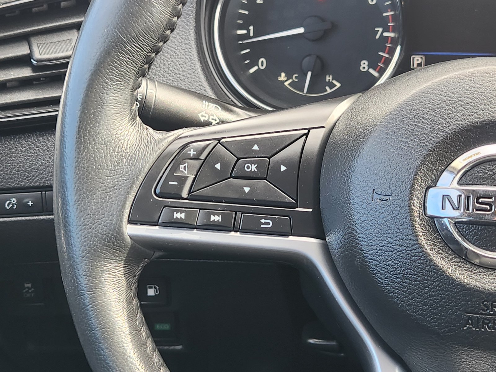 Used 2018 Nissan Rogue SV FWD image 31