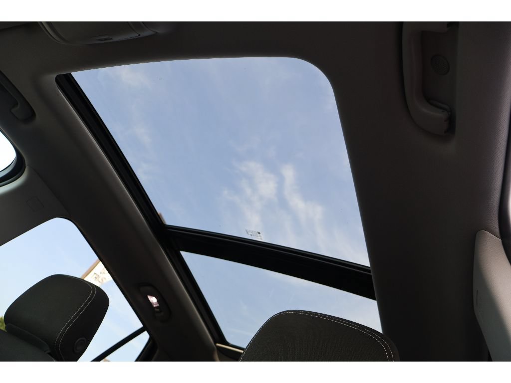 Used 2023 GMC Terrain SLE w/ Driver Convenience Package FWD image 5