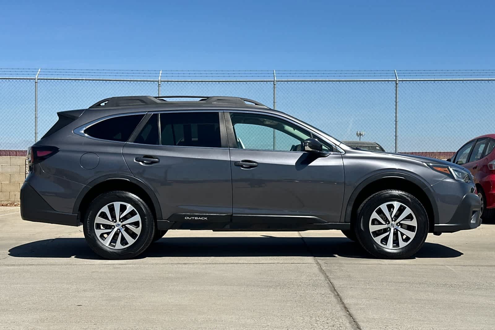 Used 2022 Subaru Outback Premium AWD/4WD image 2