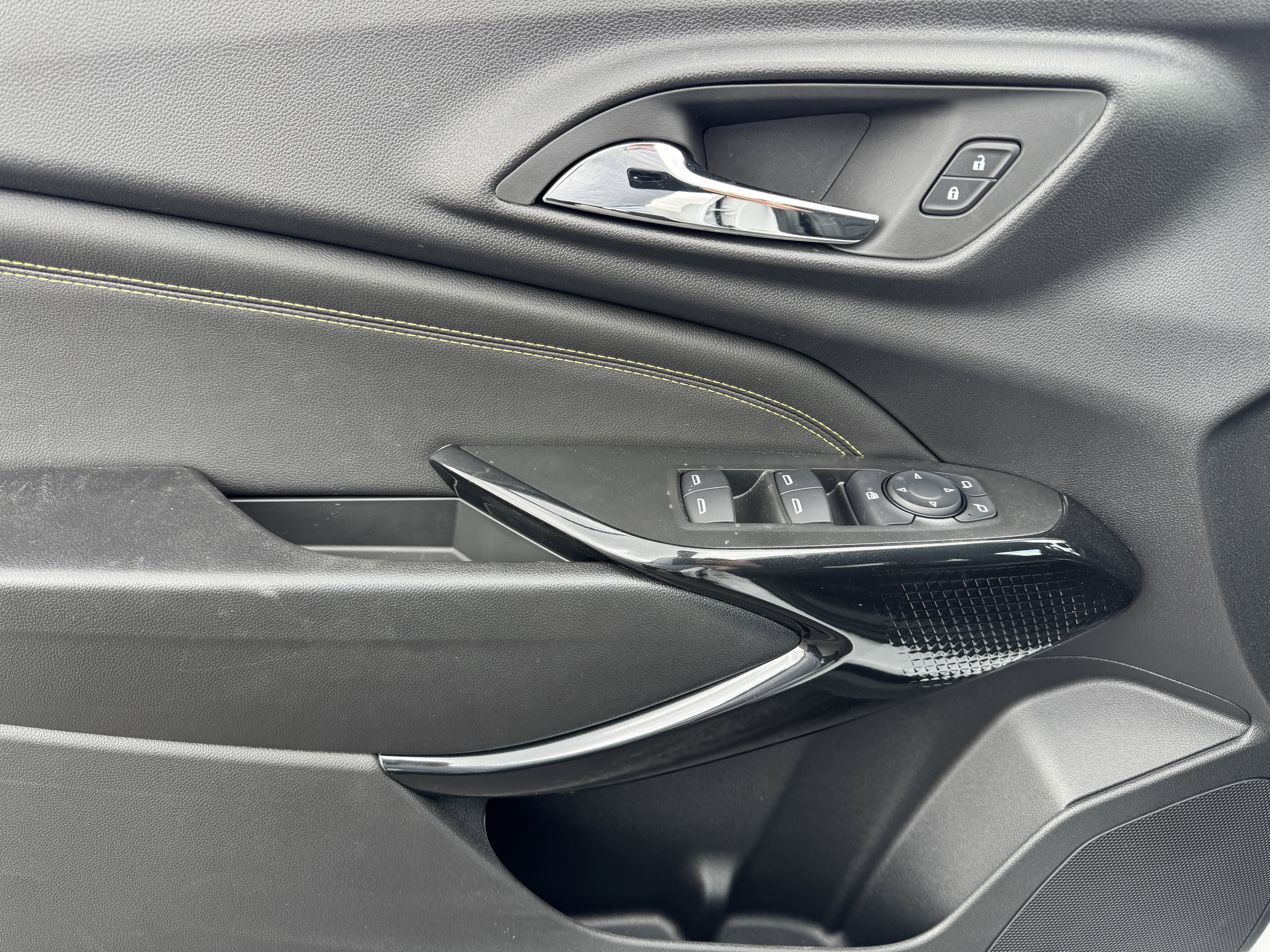 New 2025 Chevrolet Trax LT w/ LT Convenience Package image 9