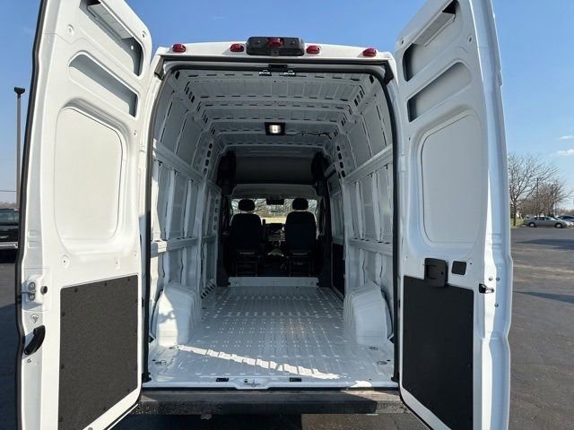 New 2024 RAM ProMaster 3500 w/ Quick Order Package 22G SLT image 24