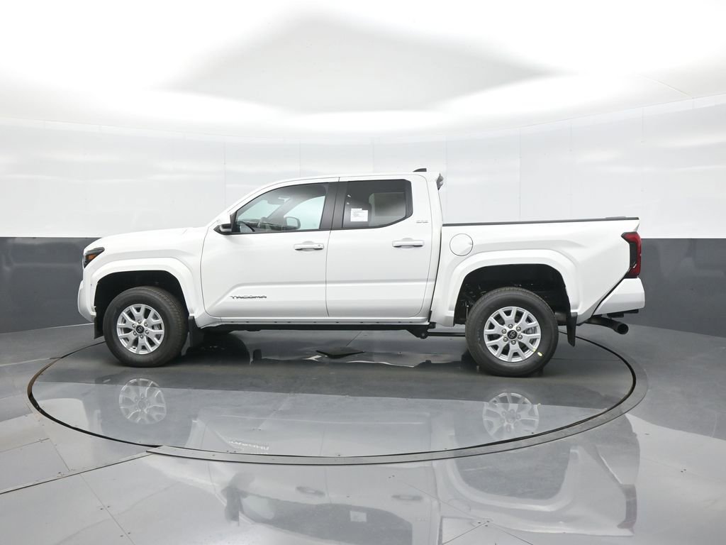 Used 2026 Toyota Tacoma SR5 AWD/4WD image 5