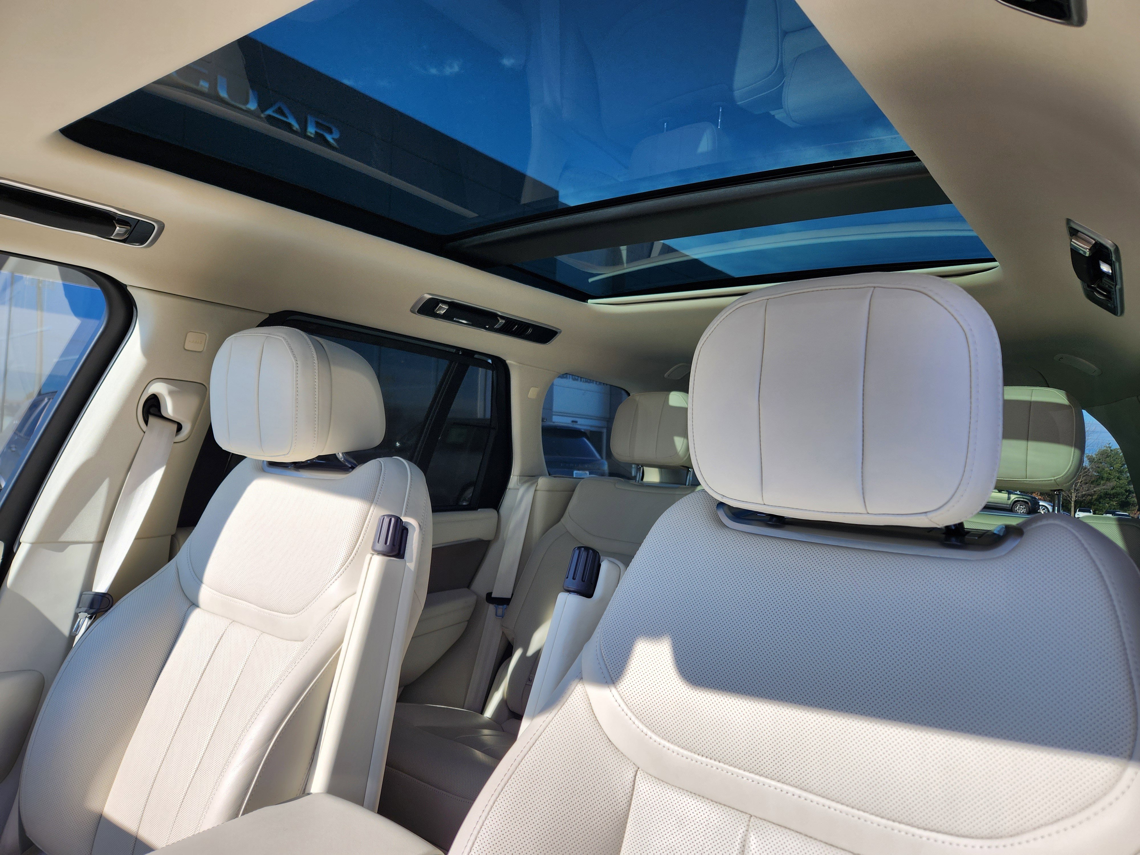 Used 2023 Land Rover Range Rover SE image 12