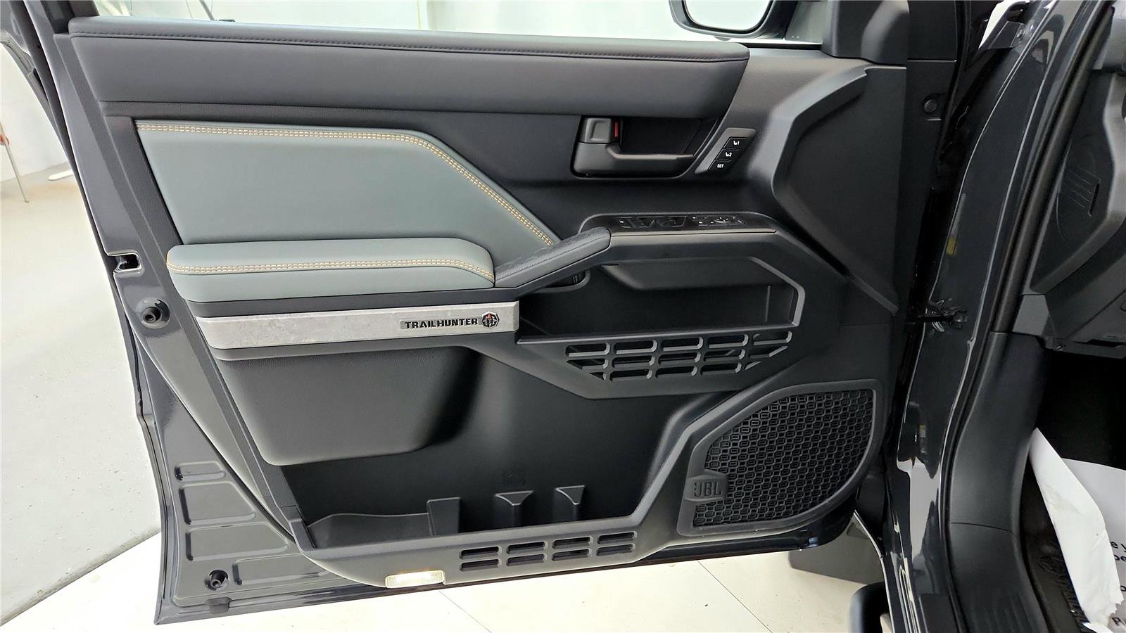 Used 2025 Toyota 4Runner Trailhunter image 22