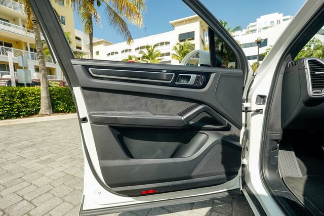 Used 2022 Porsche Cayenne GTS AWD/4WD image 54
