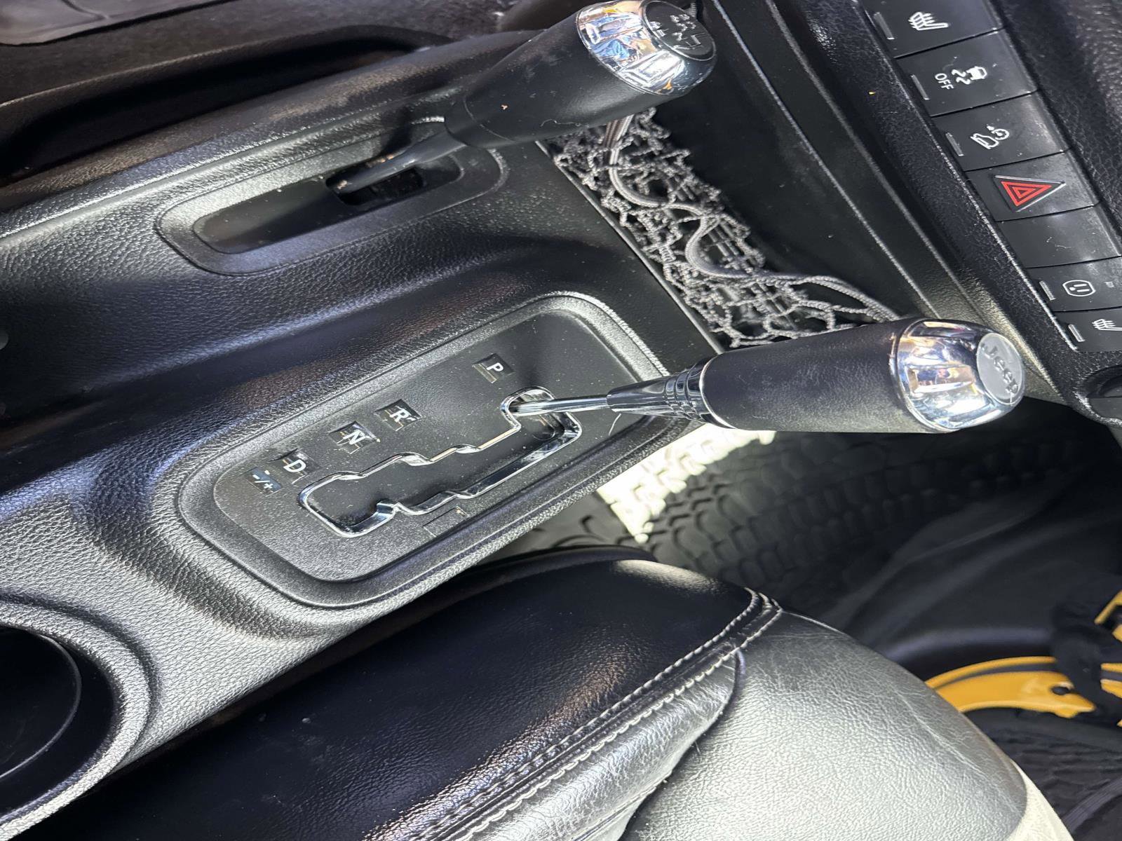 Used 2015 Jeep Wrangler Unlimited Rubicon image 25