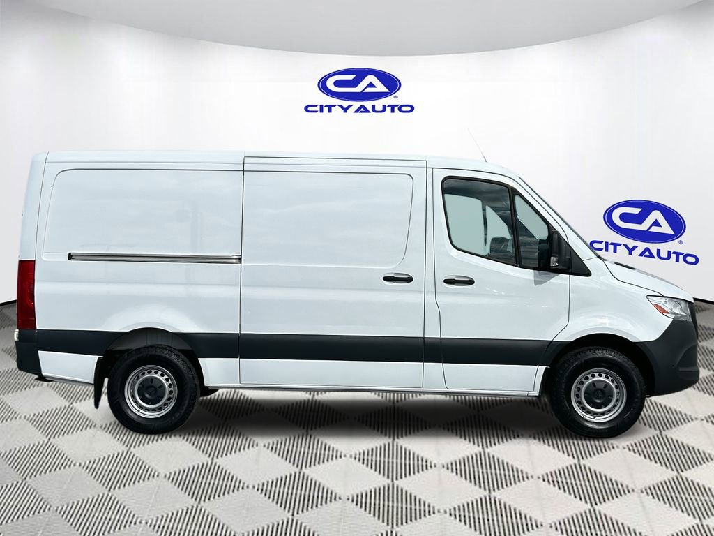Used 2022 Mercedes-Benz Sprinter 1500 image 2