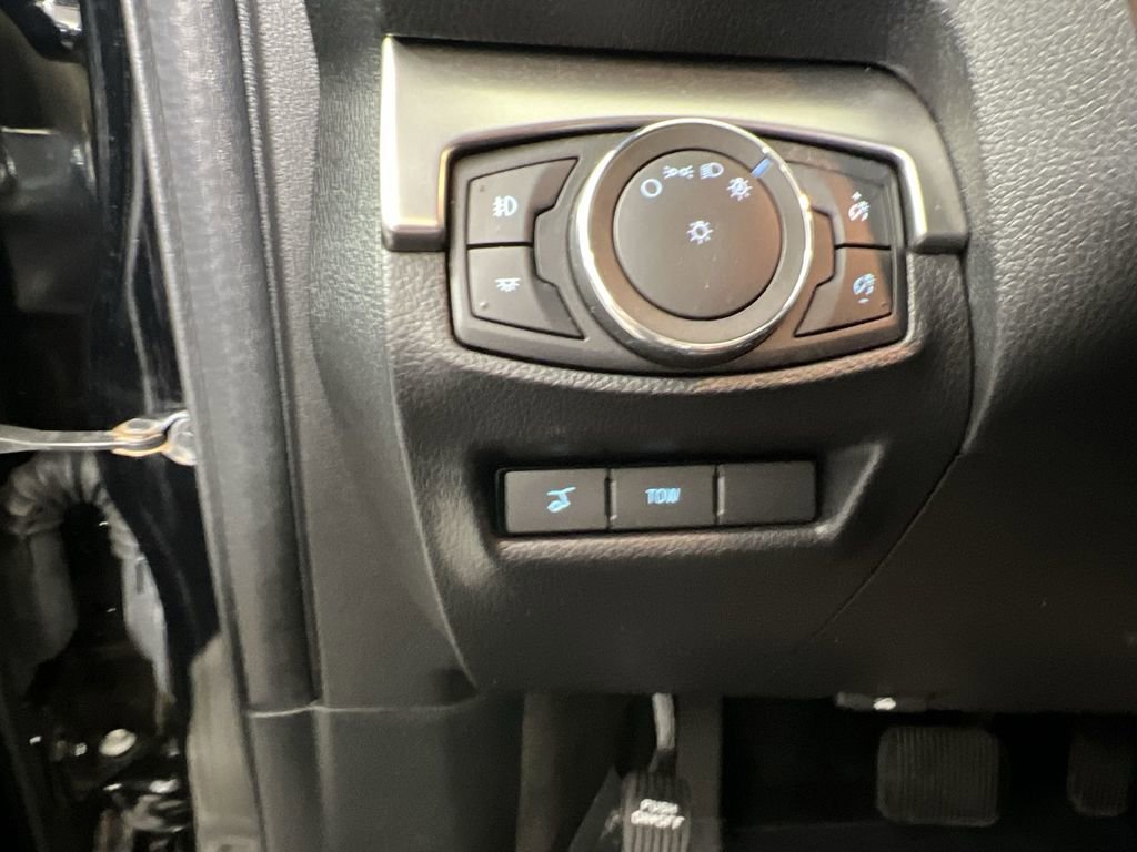 Used 2018 Ford Explorer XLT w/ Equipment Group 201A FWD image 15