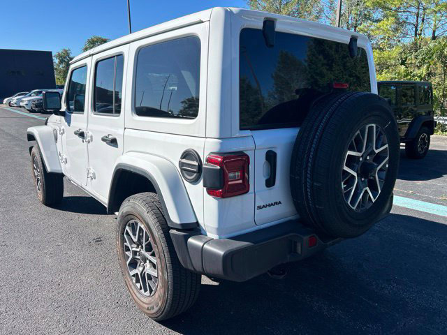 Used 2025 Jeep Wrangler Unlimited Sahara AWD/4WD image 3