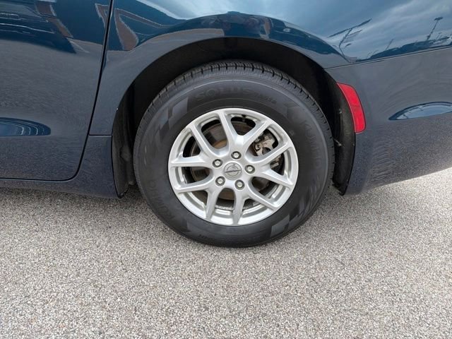 Used 2023 Chrysler Pacifica Touring-L FWD image 45