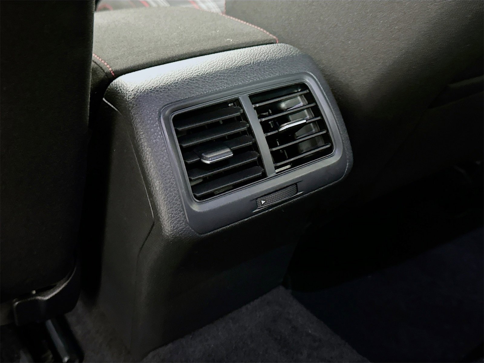 Used 2018 Volkswagen Golf 4-Door image 24