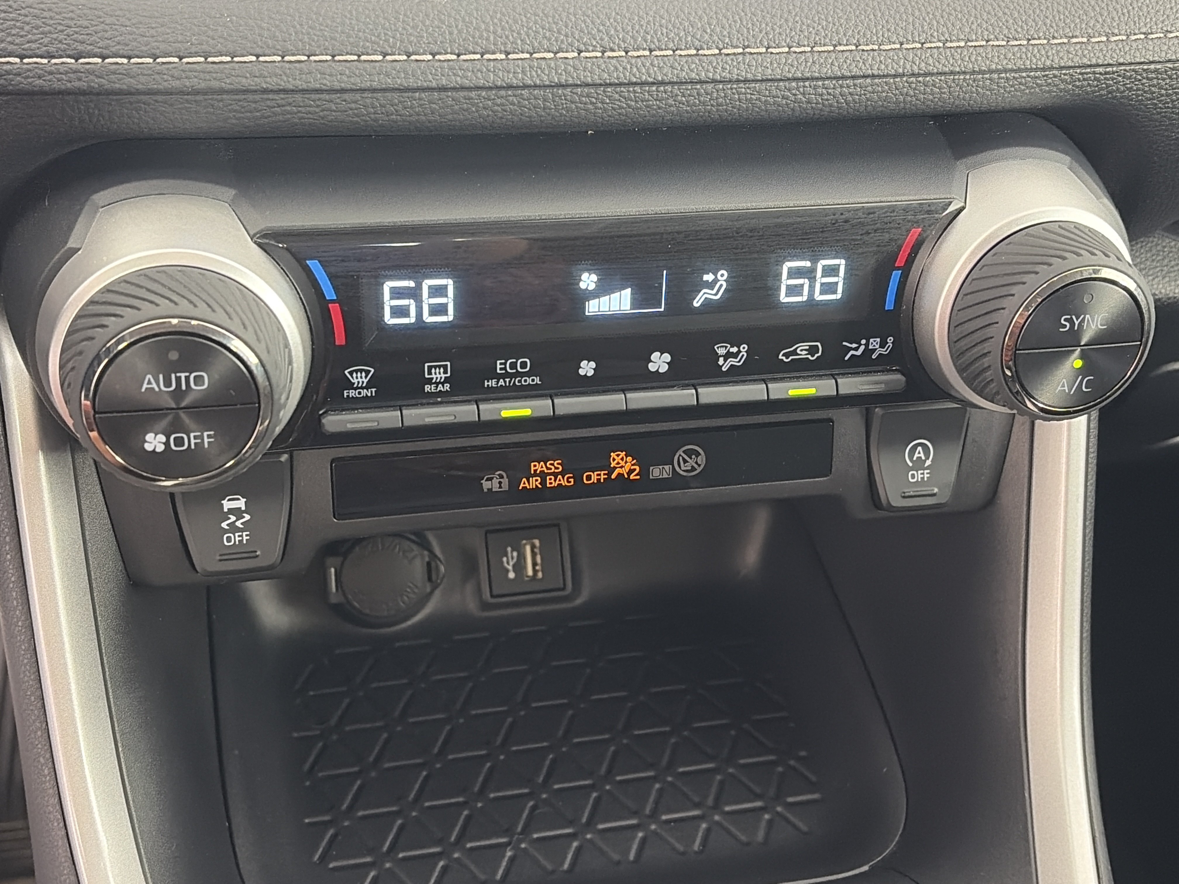 Used 2025 Toyota RAV4 XLE AWD/4WD image 19