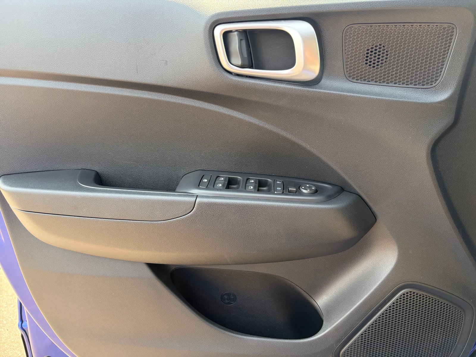 Certified 2025 Hyundai Venue SE FWD image 13