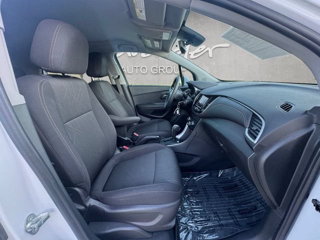 Used 2020 Chevrolet Trax LT FWD image 24