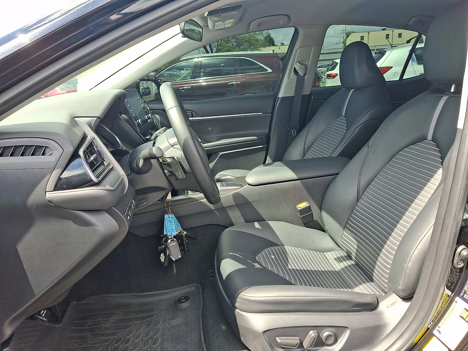 Used 2023 Toyota Camry SE FWD image 13