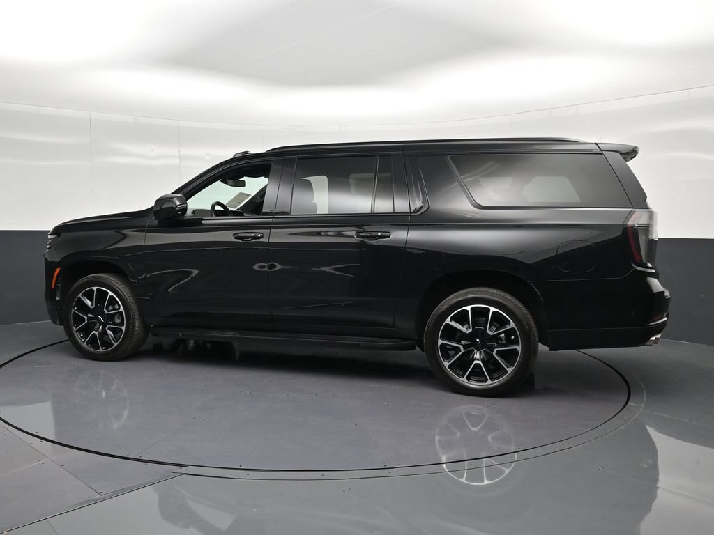 Used 2025 Chevrolet Suburban RST w/ Comfort Package RWD image 8